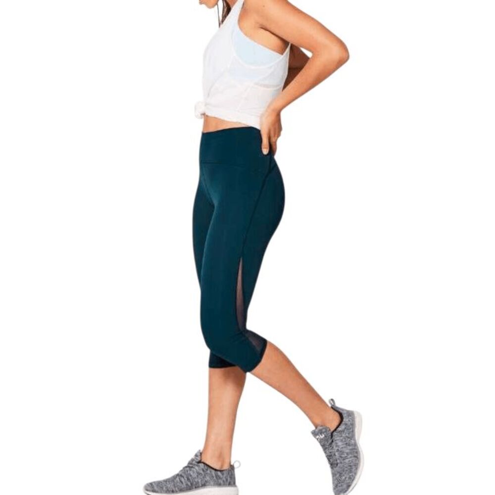 LULULEMON ATHLETICA Train Times Crop 17' Size 4